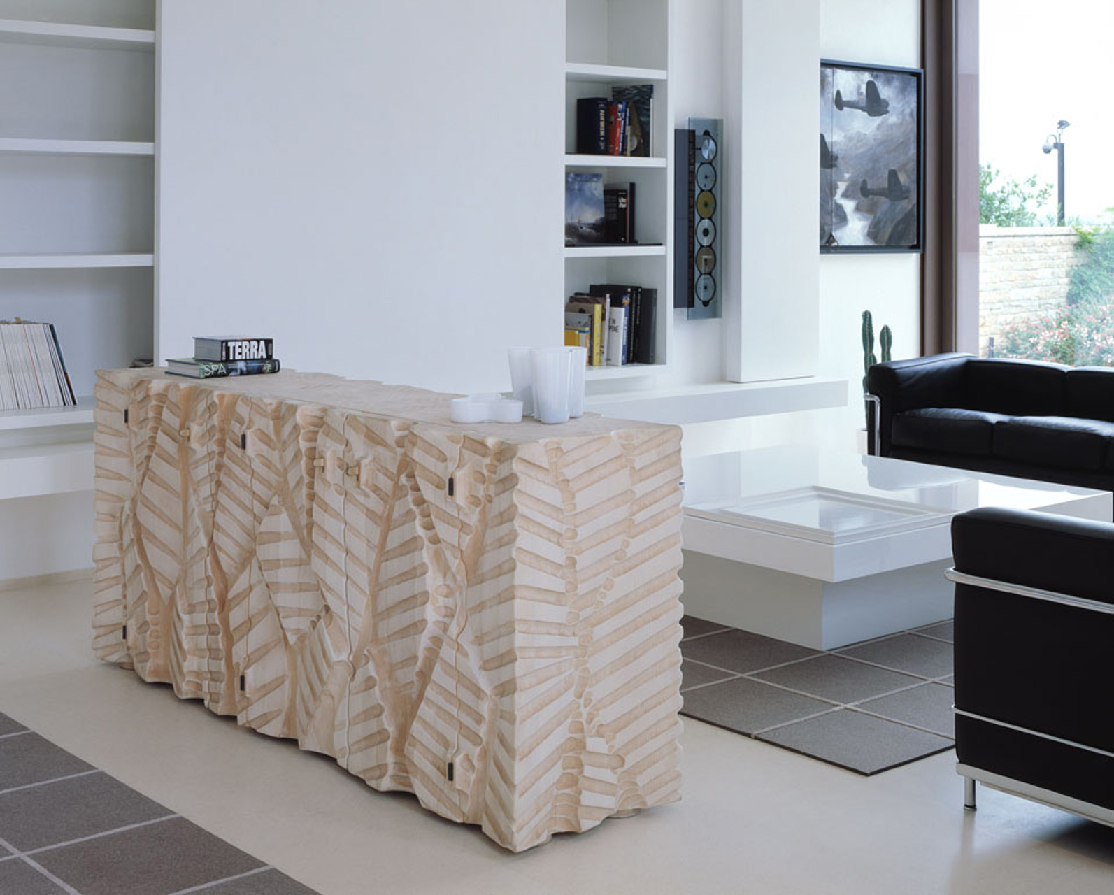 Dolmen cabinet in linden wood