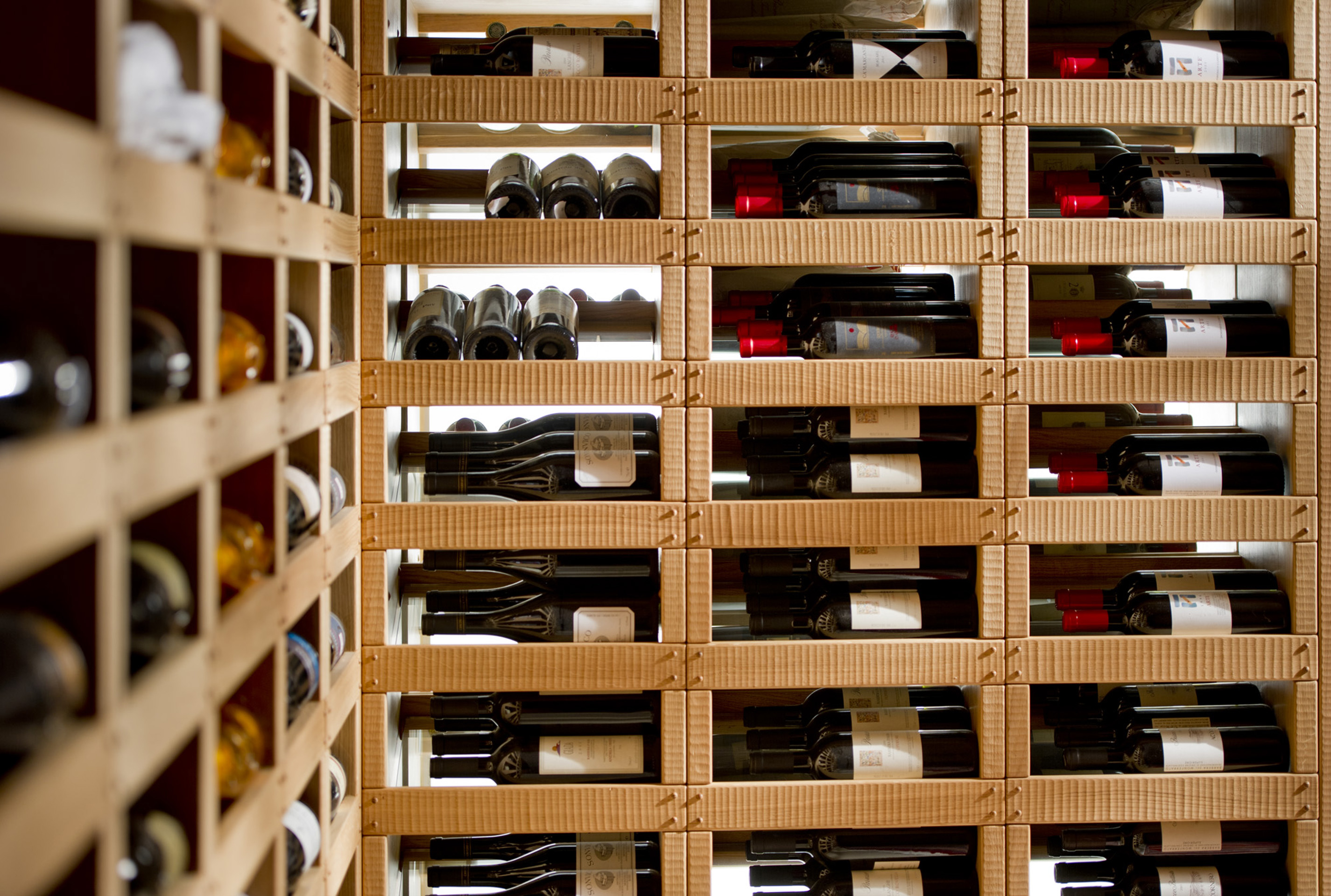 Bottle racks made to measure in Slavic oak