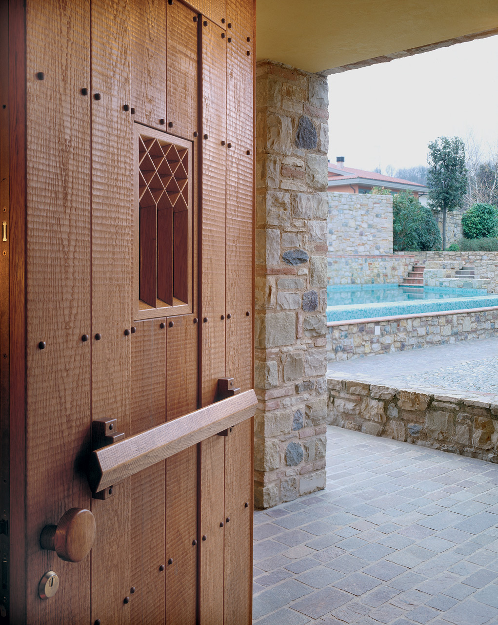 Entrance door made to measure in oak