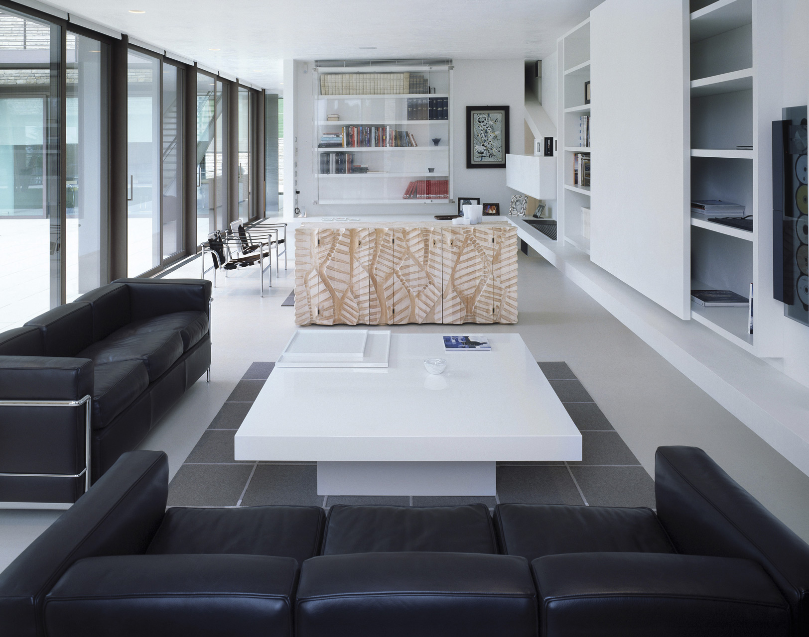 Dolmen cabinet in linden wood